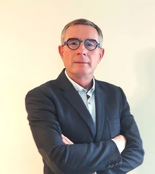 Bonjour ! Je m’appelle James LEQUEUX