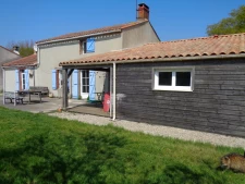 LE CHARME DE LA CAMPAGNE SISE SUR 8500M2 MAISON PIERRE AVEC 