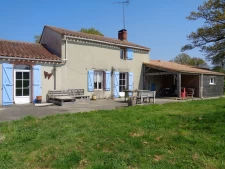 LE CHARME DE LA CAMPAGNE SISE SUR 8500M2 MAISON PIERRE AVEC 