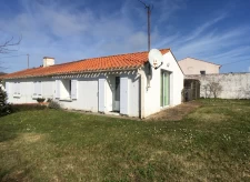  Petite maison idéalement située à moins d'1km de la plage