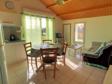  Petite maison idéalement située à moins d'1km de la plage