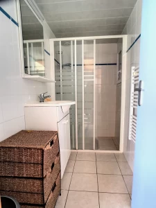  Petite maison idéalement située à moins d'1km de la plage