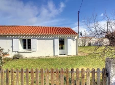  Petite maison idéalement située à moins d'1km de la plage