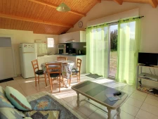  Petite maison idéalement située à moins d'1km de la plage
