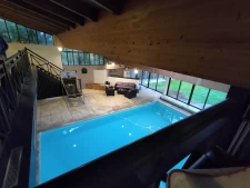  Maison de 366m2 avec une piscine interieure a 2 pas du cent