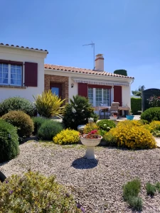 MAISON 3 CHAMBRES 1 BUREAU PISCINE