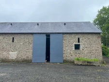 Maison rénovée à la campagne en pierres apparentes 