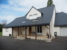 MAISON 140 m2 sur terrain 2 300 m2