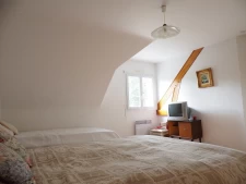 MAISON 140 m2 sur terrain 2 300 m2