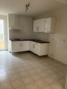 Maison de bourg 2 chambres 90m2 + courette et dependance