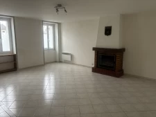 Maison de bourg 2 chambres 90m2 + courette et dependance