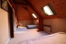 propriété de 180m2 habitable 6 chambres 6ha4 bois et prairie