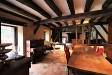 Belle longère sur une propriété de 2.7 ha boisés. 