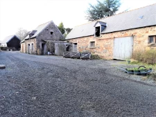 LONGERE ET DEPENDANCES