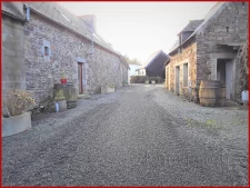 LONGERE ET DEPENDANCES