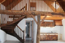 IMMEUBLE EN PIERRE AU CENTRE DE PLÉMET