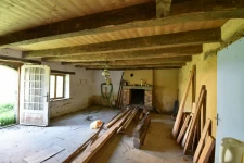  Petite maison en pierre à rénover