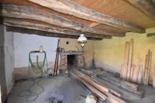  Petite maison en pierre à rénover