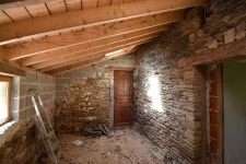  Petite maison en pierre à rénover