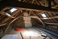  Petite maison en pierre à rénover