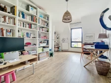 Contemporaine lumineuse, belles prestations