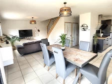 Maison non mitoyenne, 4 chambres, jardin 