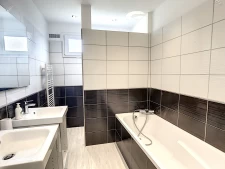 Maison 4 chambres non mitoyenne, sous-sol complet