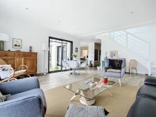 Contemporaine lumineuse, belles prestations