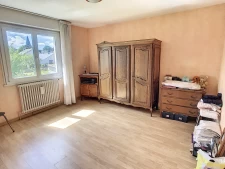 Maison 4 chambres non mitoyenne, sous-sol complet