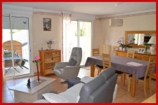 Maison de bourg avec terrasse et grand garage