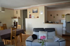 Maison de bourg avec terrasse et grand garage