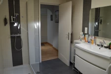 Maison de bourg avec terrasse et grand garage