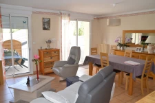 Maison de bourg avec terrasse et grand garage