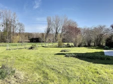 Fermette à Changé 4 000m2 avec grande dépendance