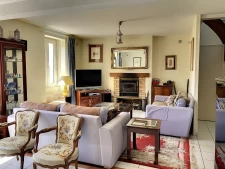 Fermette à Changé 4 000m2 avec grande dépendance