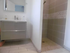 maison de bourg 3 à 4 ch avec cour sortie indépendante