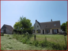A 2.5 km de Bonnétable. Dans hameau de campagne maison 5 cha
