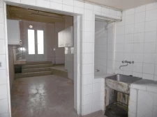 immeuble comprenant commerce de boulangerie et logement 