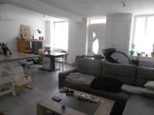 maison de bourg 3 à 4 ch avec cour sortie indépendante