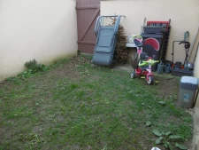 maison de bourg 3 à 4 ch avec cour sortie indépendante