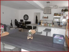 maison de bourg 3 à 4 ch avec cour sortie indépendante