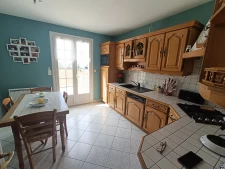 Maison très bon état avec sous sol et joli terrain sans vis 