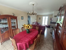 Maison très bon état avec sous sol et joli terrain sans vis 