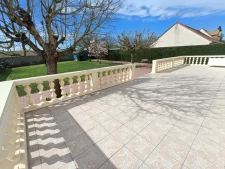 Maison très bon état avec sous sol et joli terrain sans vis 