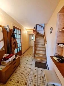 Maison de bourg avec dépendances à rénover