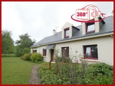 Maison 5 chambres et 1 Bureau de 250 m2 sur 2500 m2 de jardi