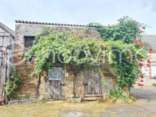 Maison de 1911 de 75 m2 avec  nombreuses dépendances sur 200