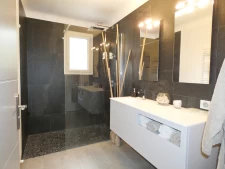 Maison 5 chambres et 1 Bureau de 250 m2 sur 2500 m2 de jardi