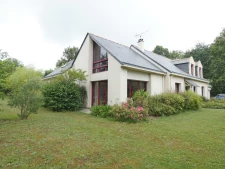 Maison 5 chambres et 1 Bureau de 250 m2 sur 2500 m2 de jardi