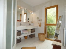 Maison 5 chambres et 1 Bureau de 250 m2 sur 2500 m2 de jardi